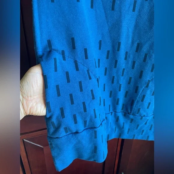 Smoking Lily "oh joyful tunic" graphic dashes print cobalt blue Size Small - Picture 7 of 12